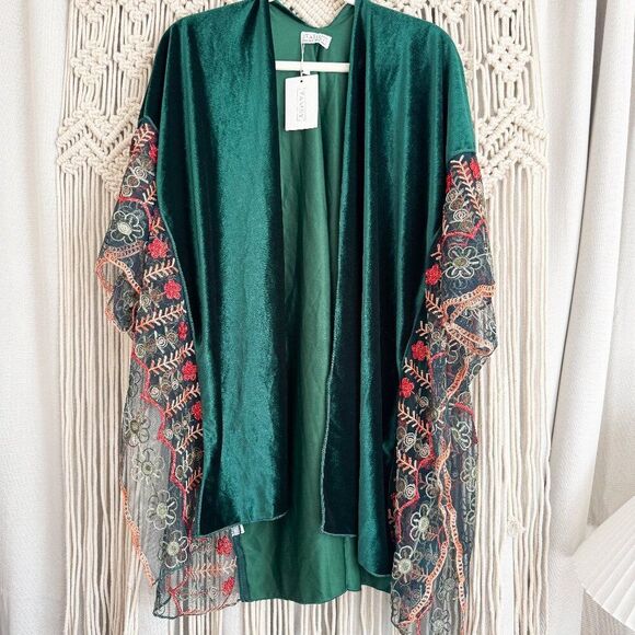 Tamsy Velvet Kimono – NWT OS – Emerald Green with Embroidered Sleeves - Picture 1 of 6